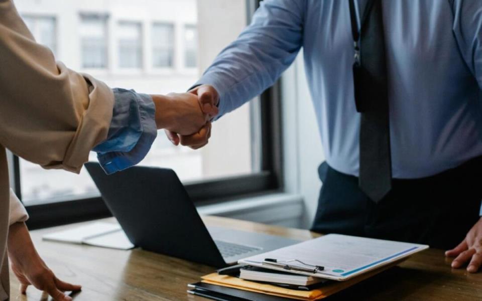 استخدام نیروی کار و ثبت آگهی استخدام